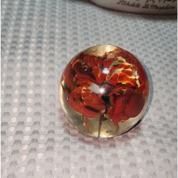 Unbranded Other - GLASS ROUND PAPERWEIGHT FLOWER